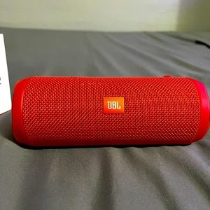 JBL flip 5 red speaker is extremely loud.